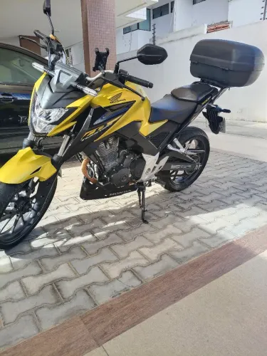 Moto em bom estado de conservação , pneus seminovos , único dono , quitada !