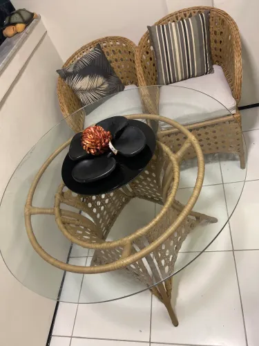 Conjunto de mesa e poltrona rattan