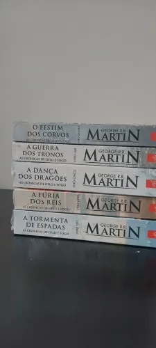 COLEÇÃO BLU-RAY GAMES OF THRONES E LIVROS 