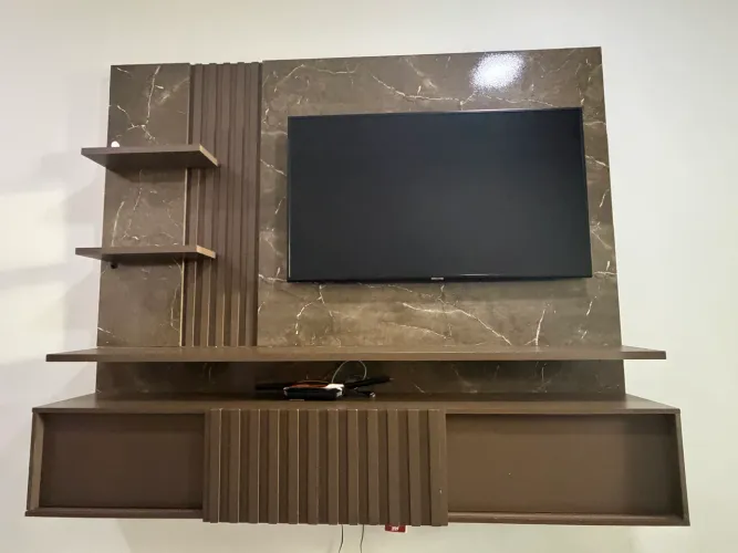 Painel suspenso para TV até 65? USADO