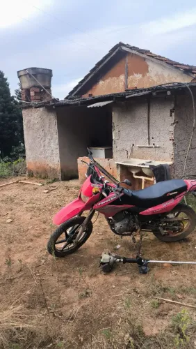 Moto em excelente estado - revisada e pronta para rodar