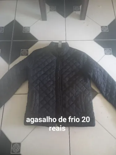 Blusa e saia e calça