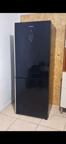 Geladeira Panasonic Frost free 425L com portas de vidro 