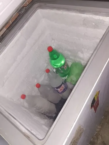 Aceito proposta em dinheiro Freezer MIDEA SEMI NOVO APENAS MARCA DE USO
