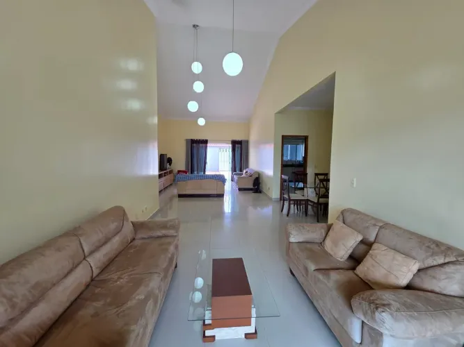ADRIANÓPOLIS-CASA TÉRREA MOBILIADA COM 3 SUÍTES AMPLAS, 5 VAGAS, MODULADOS,RUA COM GUARITA
