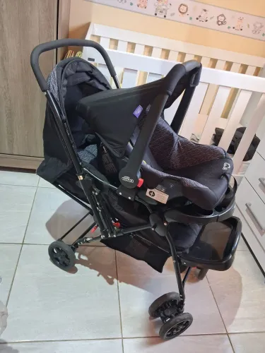 Carrinho de Bebê + Bebê Conforto 