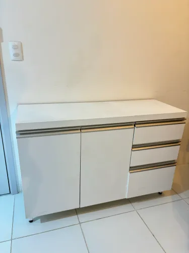 Armário moderno de cozinha