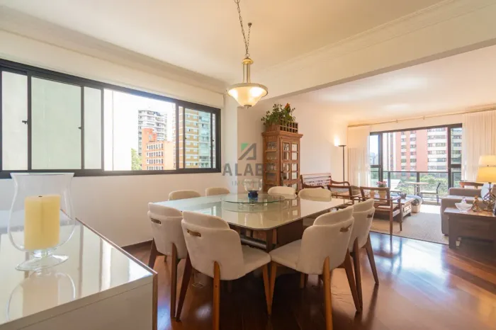 Apartamento para venda em Moema com 3 quartos, sendo 1 suíte, 152m²