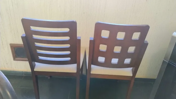 2 Cadeiras usadas Artzzi