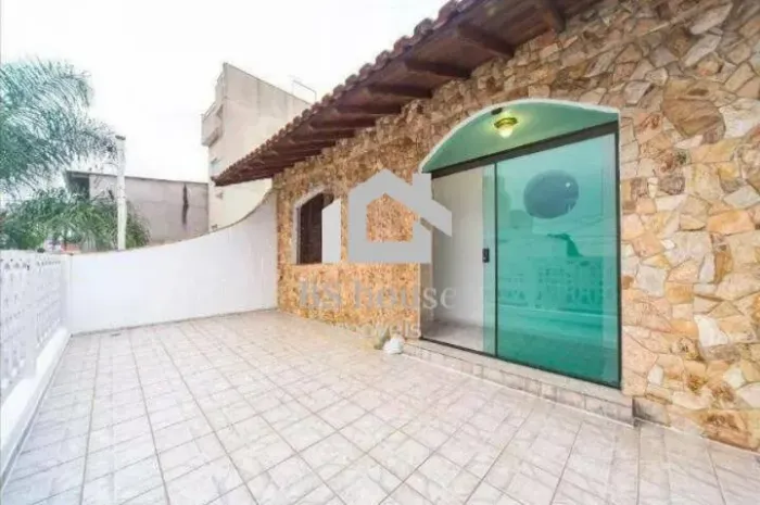 Sobrado 200 m² - 3 dormitórios, 1 suíte, 2 vagas - Camilópolis
