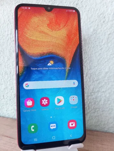 Samsung A20 32gb + cartão de memória 64gb.