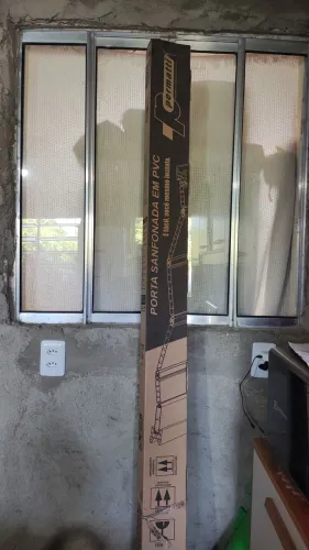 Vendo uma porta sanfonada nova