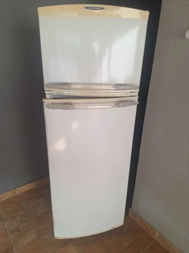 Geladeira com motor quebrado 