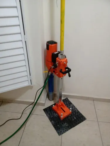 Maqjina perfuratix para duto de gás