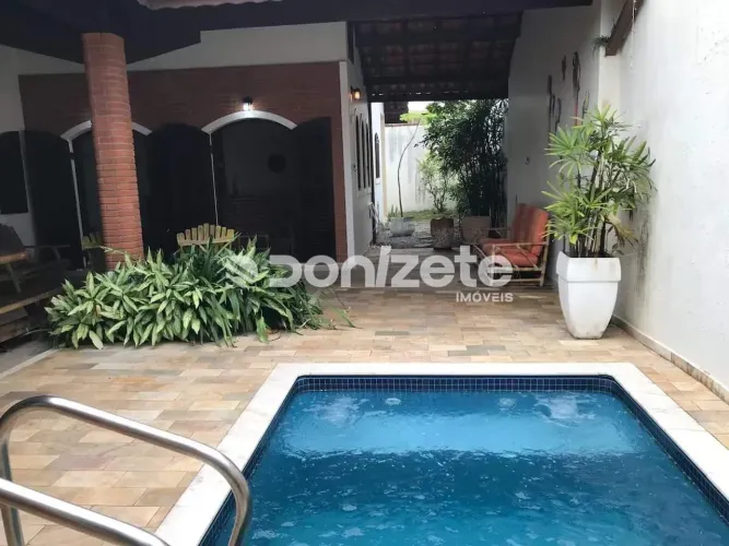 Casa Residencial para Aluguel em Nova Peruíbe, 212 m², 4 Quartos, Piscina