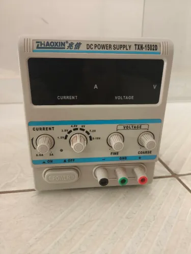 Fonte de Bancada Zhaoxin TXN-1502D