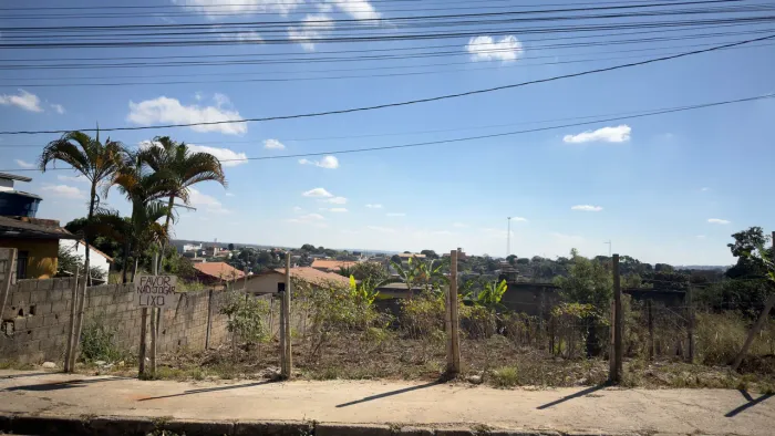  Vende-se Lote - 360 m² - Bairro Bom Jesus - Localização Estratégica 