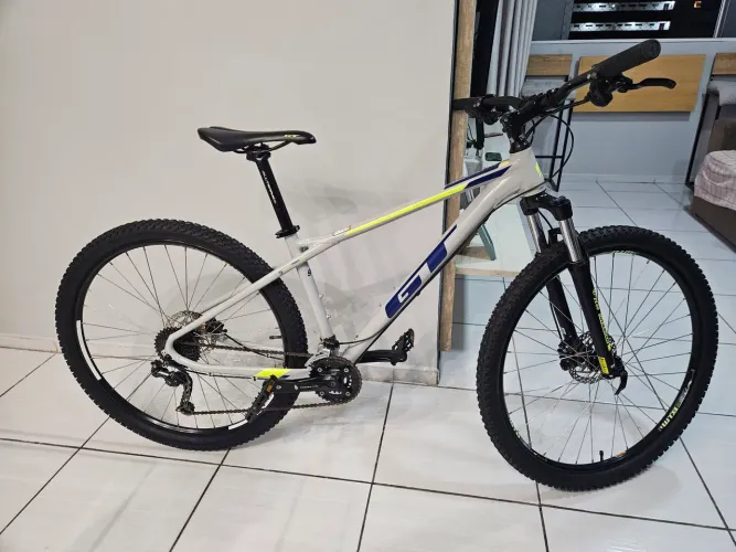 Bicicleta GT Avalanche Aro 29