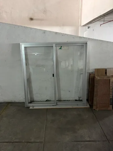 Vendo Janela Linha Supreme (medidas altura 1,47 | largura 1,44)