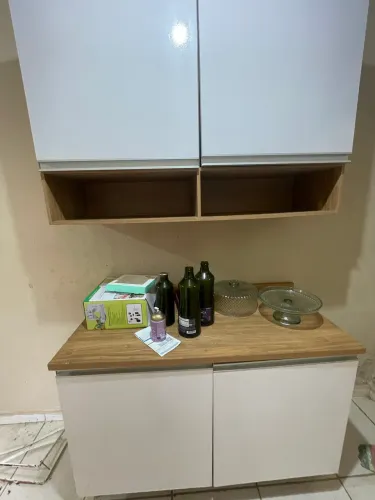 Vendo armário em bom estado 550 pra vender logo! Chama no zap *19