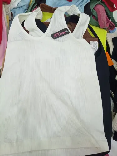 Roupas novas ,regatas caneladas do o só GG,calças de academia canelada e não marca .