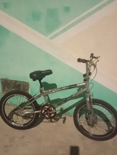 Vendo bicicleta aro 20, muito boa! Tem conversa no valor.