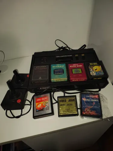Atari 2600 com 7 cartuchos - cabo áudio vídeo instalado