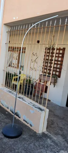 suporte para estandarte com base de plástico e aste de alumínio 