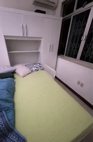 Cama de Solteiro com Armário Embutido (Semi-nova)