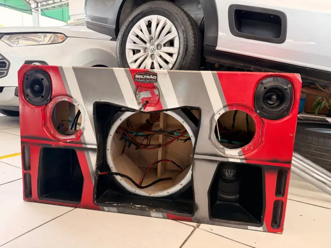 Caixa de som em madeira para mala de carro 20x60 R$ 380,00