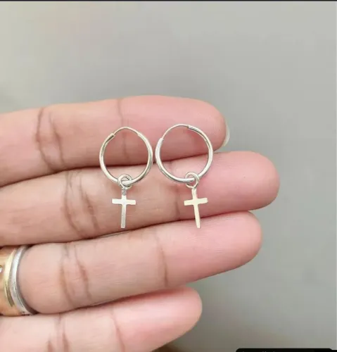 Brinco argolinha unissex com pingente cruz Prata 925 legítima 