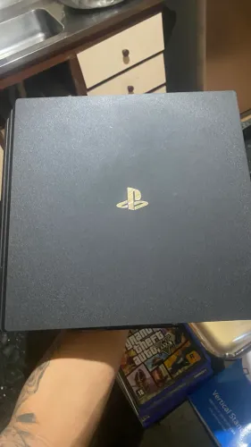 Ps4 praticamente novo, 5 jogos e suporte para o Videogame