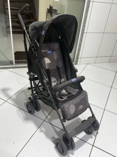 Carrinho de Bebê Reclinável em Ótimo Estado