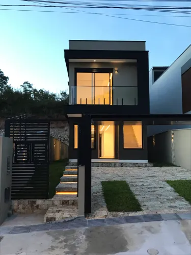 Casa nova 180m2 / 3 suítes / 2 vagas - com habite-se! -SACO GRANDE-