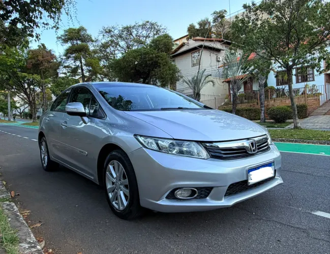Honda Civic Sedan LXR 2.0 Flexone 16V Aut. 4P 2014