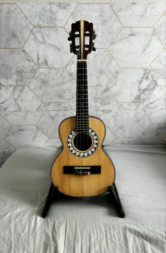 Vendo um Cavaco Veiga Luthier 2025