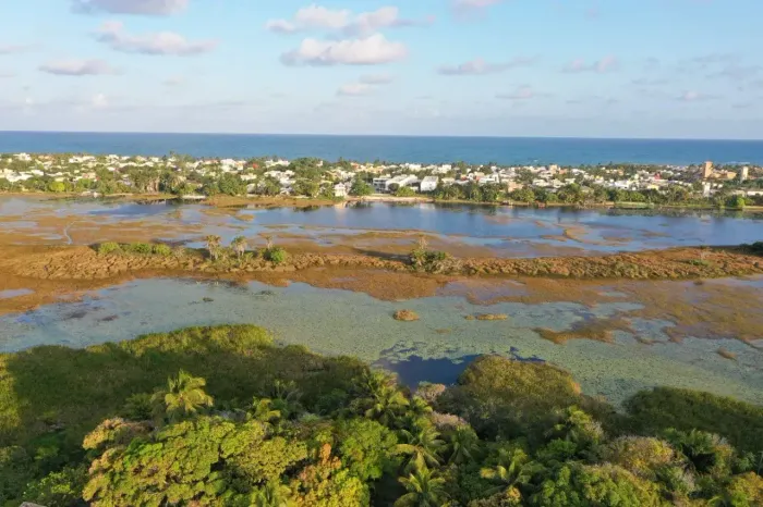Guarajuba beira lago, area com 10.000 m2
