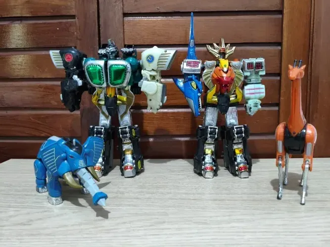 MEGAZORD FORÇA ANIMAL - GORILA E LEÃO + BRINDE
