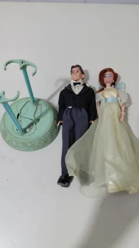 Bonecas filme Anastasia 1998 (Anastasia+dimitri+suporte)