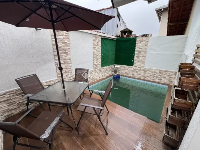 - CASA A VENDA 2 DORM ,2 VAGAS, COM PISCINA NA PRAIA GRANDE NO BAIRRO MARACANÃ!