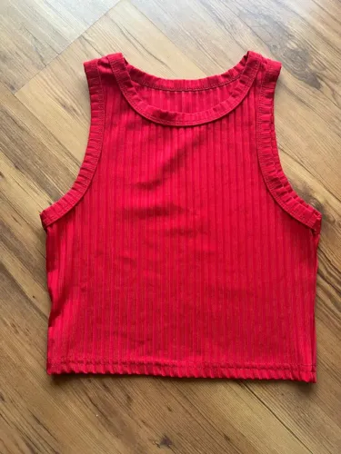 Regata cropped vermelha da Shein, tamanho P