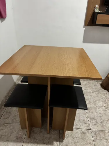 Mesa c/ 4 bancos