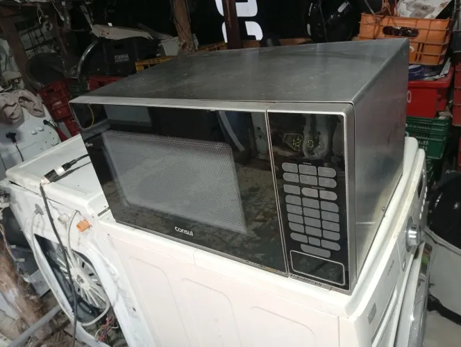 Microondas Consul 30 litros todo inox com dourador funcionando perfeitamente