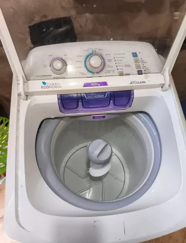 MÁQUINA DE LAVAR COM DEFEITO