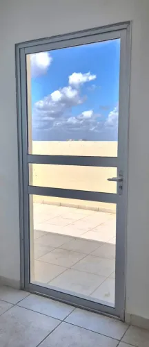 Ótima porta de alumínio/vidro 100x210 cm