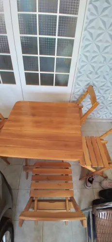 Mesa Dobrável + 4 Cadeiras Madeira Maciça - Compacta, Resistente e Estilo Rústico!