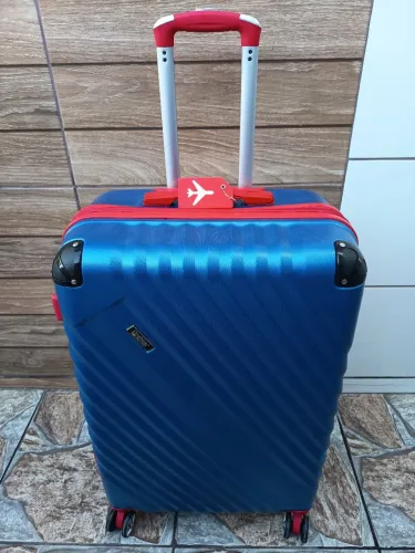 Mala de viagem ? 23 kg utilizada apenas uma vez, material durávelModelo:CloudNineRoinTrip