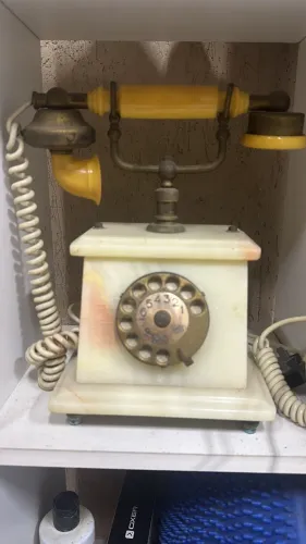 Telefone Antigo em Mármore