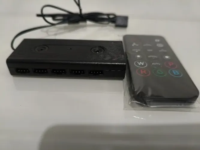 Controladora ARGB C3Tech F9-L660RGB com 10 Conexões e Controle Remoto