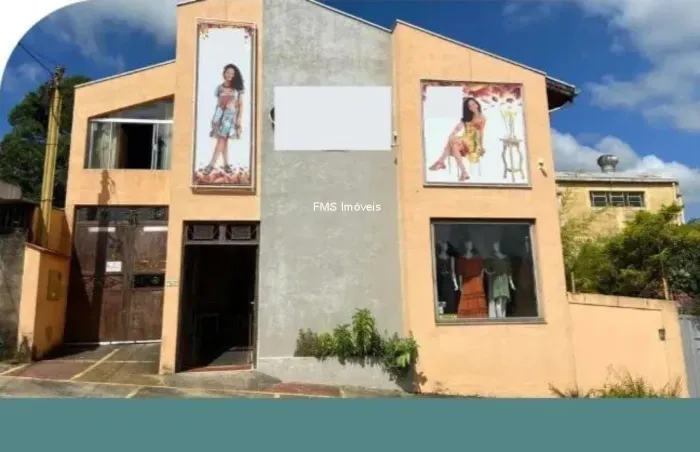 Casa à venda em Borda da Mata-MG - 3 quartos, 3 banheiros, 3 vagas de garagem!